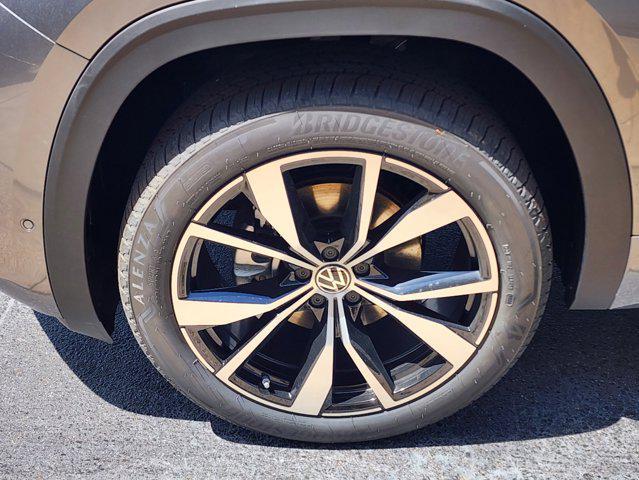 new 2025 Volkswagen Atlas car, priced at $56,551