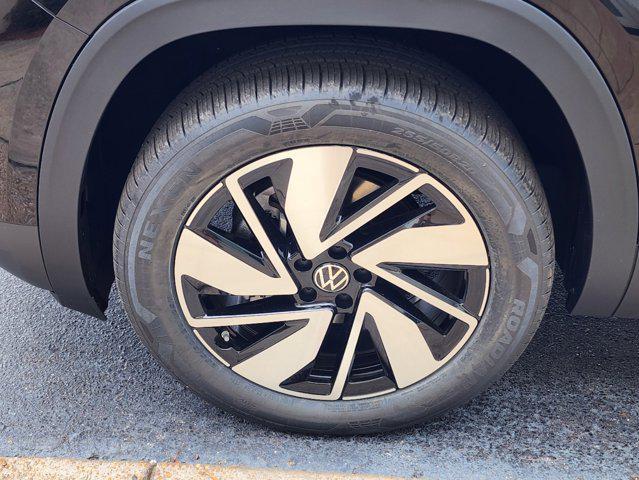 new 2025 Volkswagen Atlas car, priced at $50,851