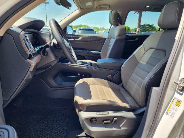 new 2025 Volkswagen Atlas car, priced at $51,306