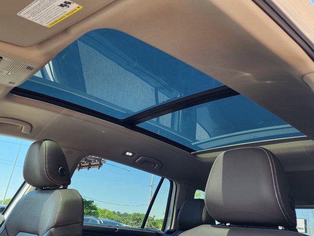 new 2025 Volkswagen Atlas car, priced at $51,306