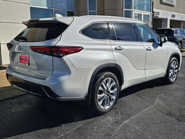 used 2020 Toyota Highlander car, priced at $31,995