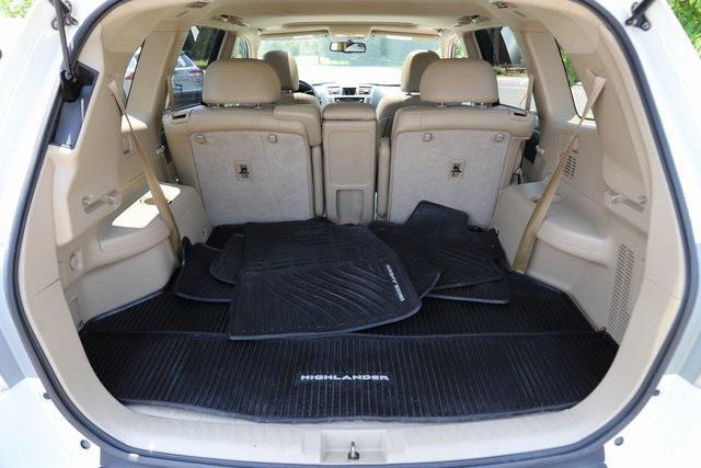 used 2013 Toyota Highlander car, priced at $9,990
