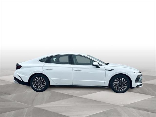 new 2025 Hyundai Sonata Hybrid car, priced at $32,718