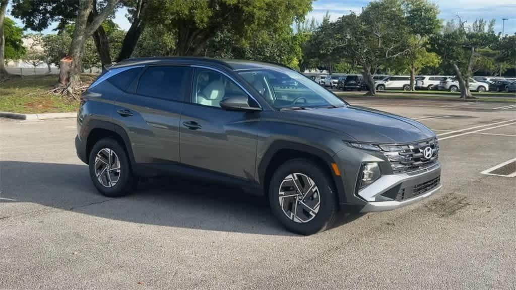 new 2025 Hyundai Tucson Hybrid car, priced at $34,191