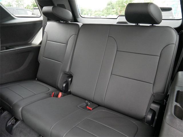 used 2023 Chevrolet Traverse car, priced at $32,656