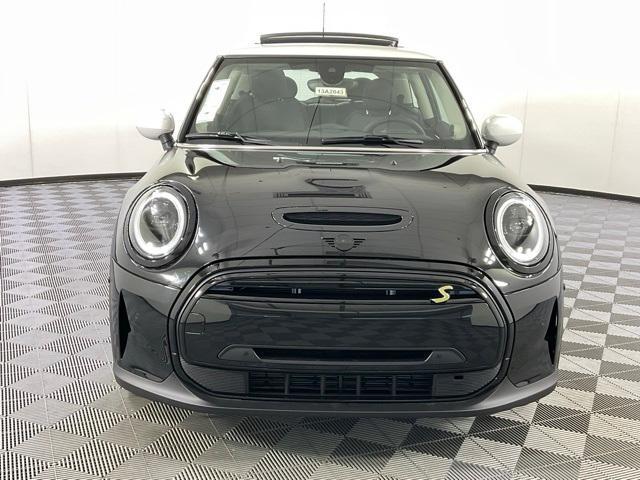 new 2024 MINI SE Hardtop car, priced at $37,695