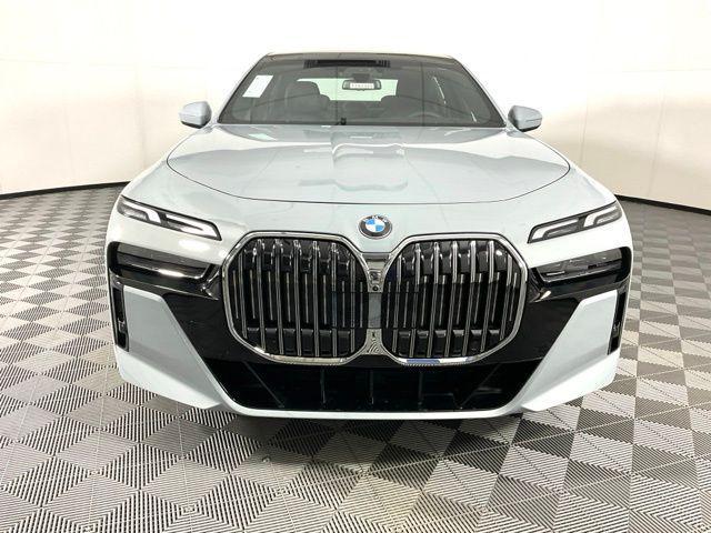 new 2024 BMW 760 car, priced at $128,325
