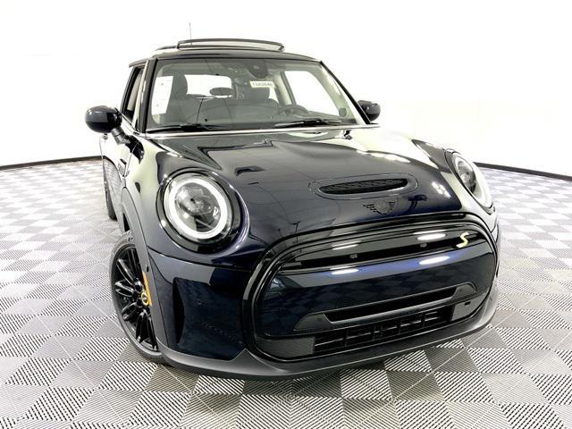 new 2024 MINI Hardtop car, priced at $37,695