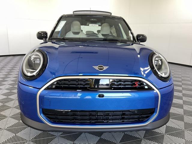 new 2025 MINI Hardtop car, priced at $39,295