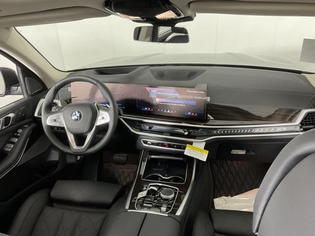 new 2025 BMW X7 car, priced at $87,450