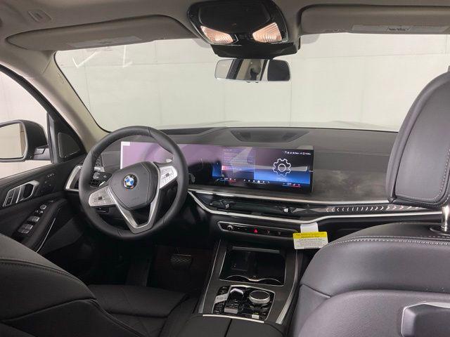 new 2026 BMW X7 car, priced at $90,465