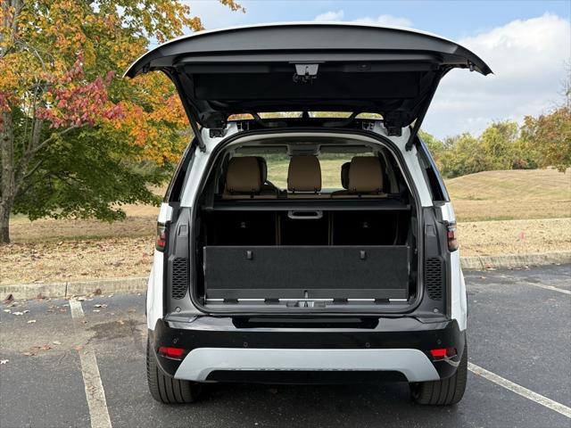 new 2025 Land Rover Discovery car, priced at $85,553