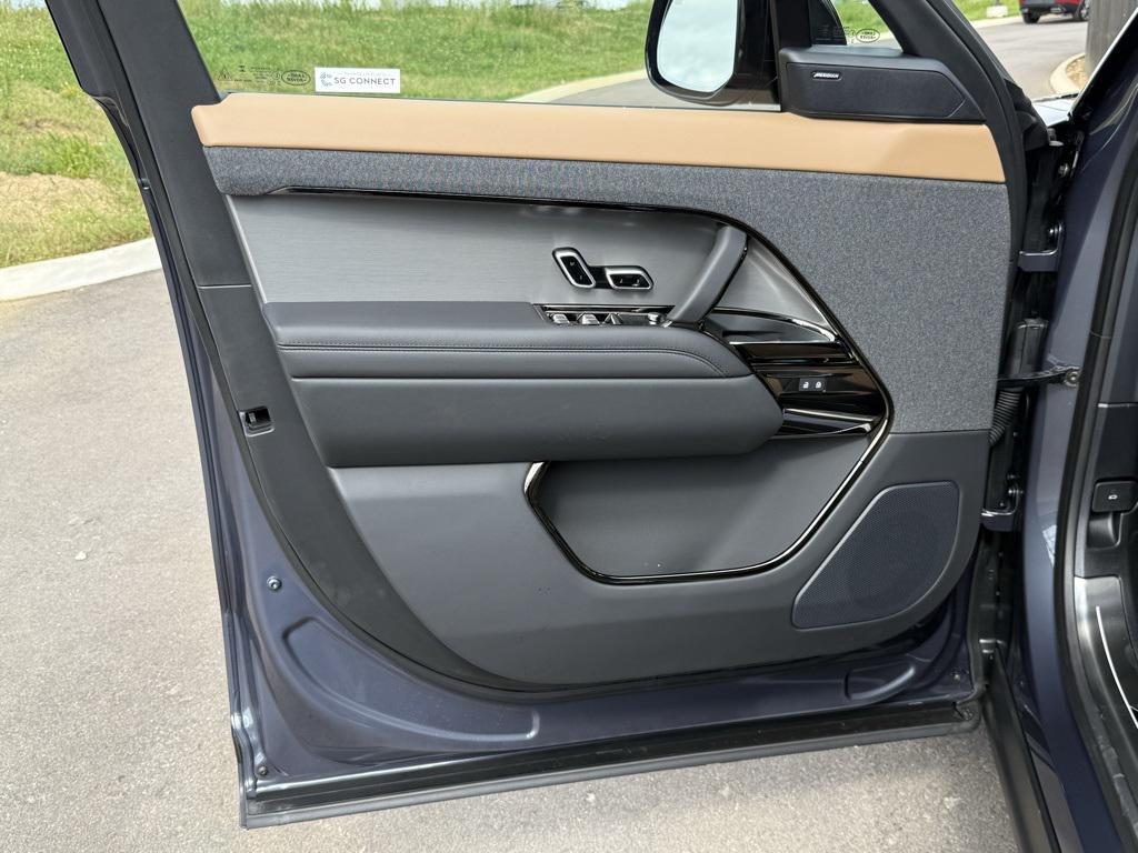new 2025 Land Rover Range Rover Sport car, priced at $104,715