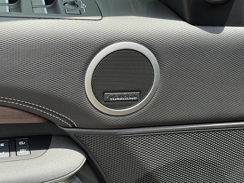 new 2025 Land Rover Discovery car, priced at $76,653