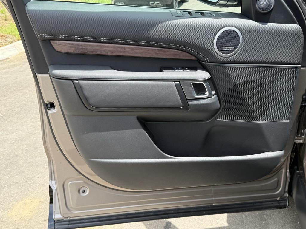 new 2025 Land Rover Discovery car, priced at $76,653