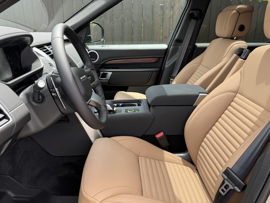 new 2025 Land Rover Discovery car, priced at $76,653