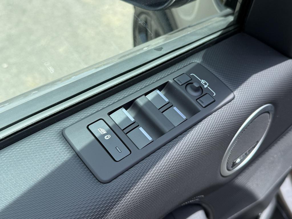 new 2025 Land Rover Discovery car, priced at $76,653