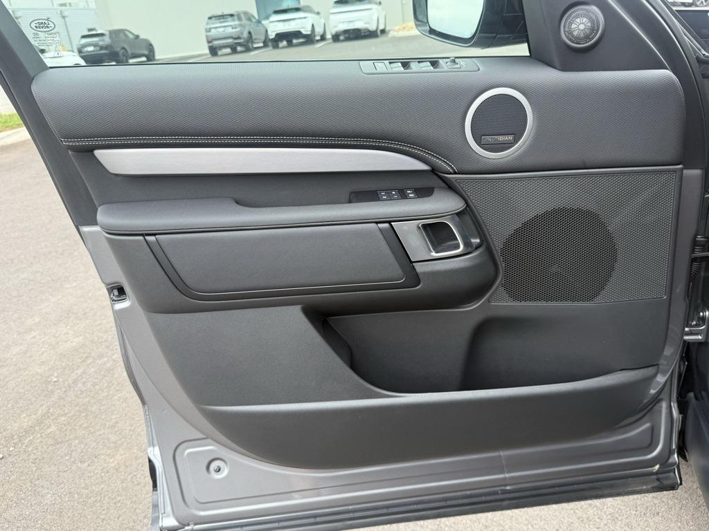 new 2025 Land Rover Discovery car, priced at $80,103