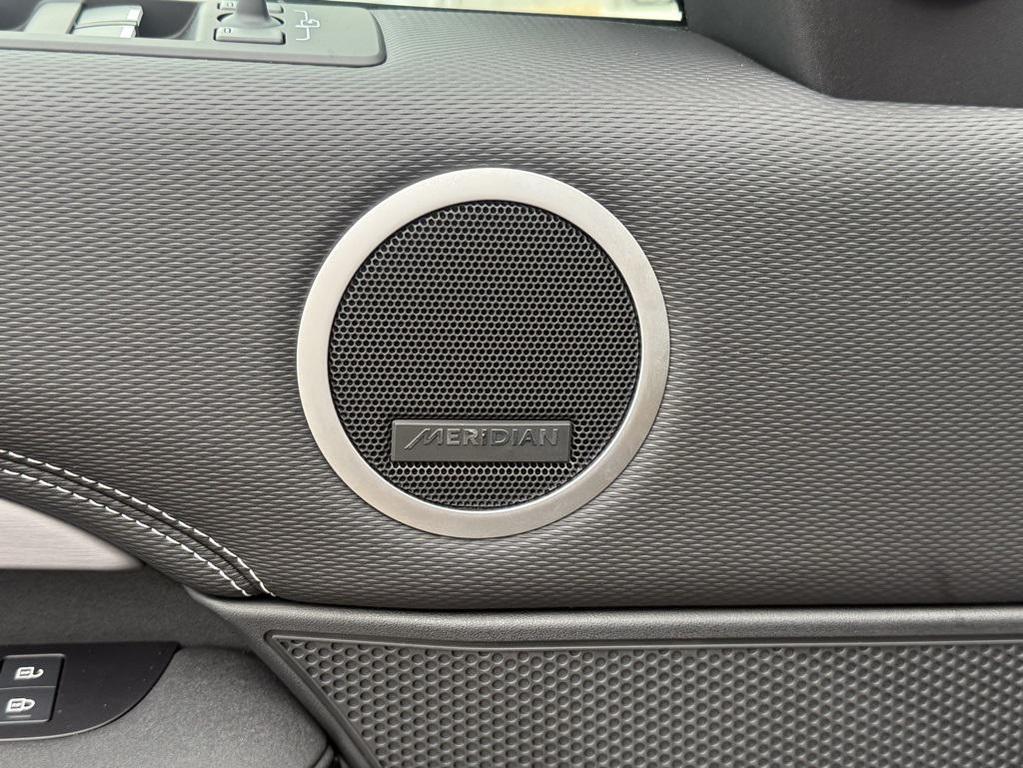 new 2025 Land Rover Discovery car, priced at $80,103