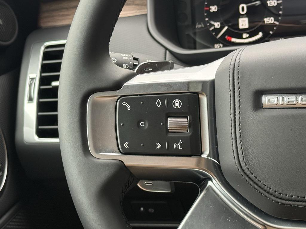 new 2025 Land Rover Discovery car, priced at $76,878