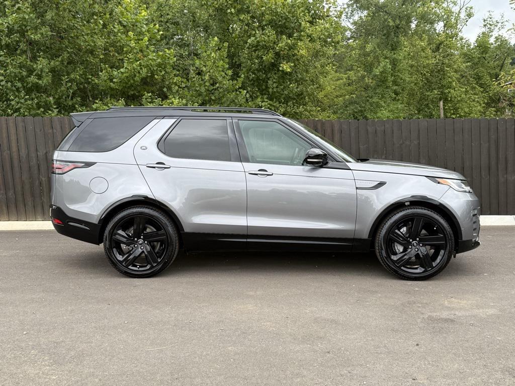 new 2025 Land Rover Discovery car, priced at $76,878