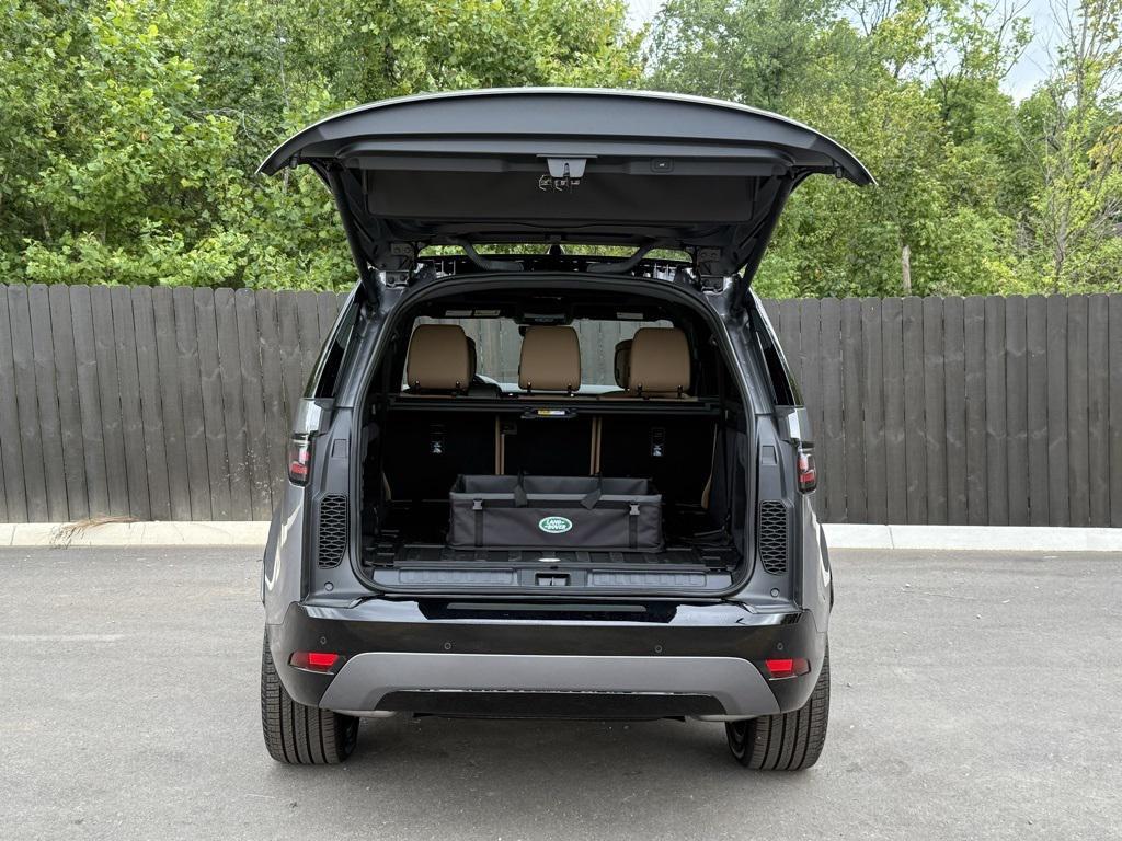 new 2025 Land Rover Discovery car, priced at $76,878