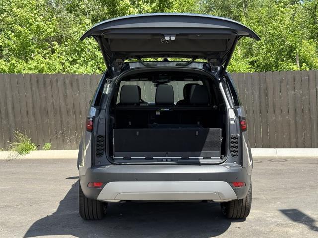 new 2025 Land Rover Discovery car, priced at $69,503