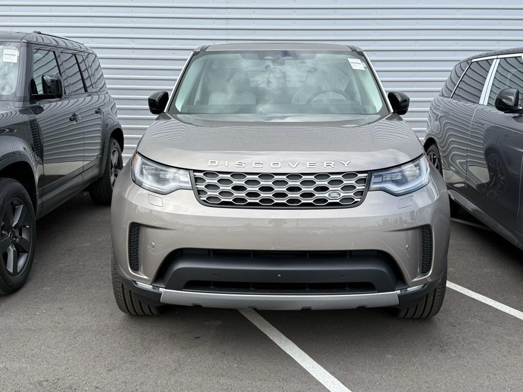 new 2025 Land Rover Discovery car, priced at $69,728