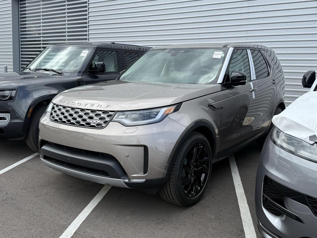 new 2025 Land Rover Discovery car, priced at $69,728