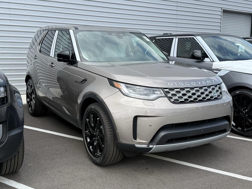 new 2025 Land Rover Discovery car, priced at $69,728