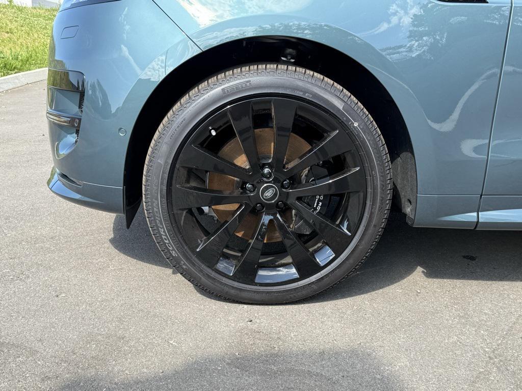 new 2025 Land Rover Range Rover Sport car, priced at $122,400