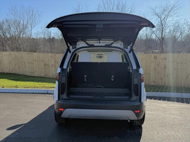 new 2025 Land Rover Discovery car, priced at $62,425