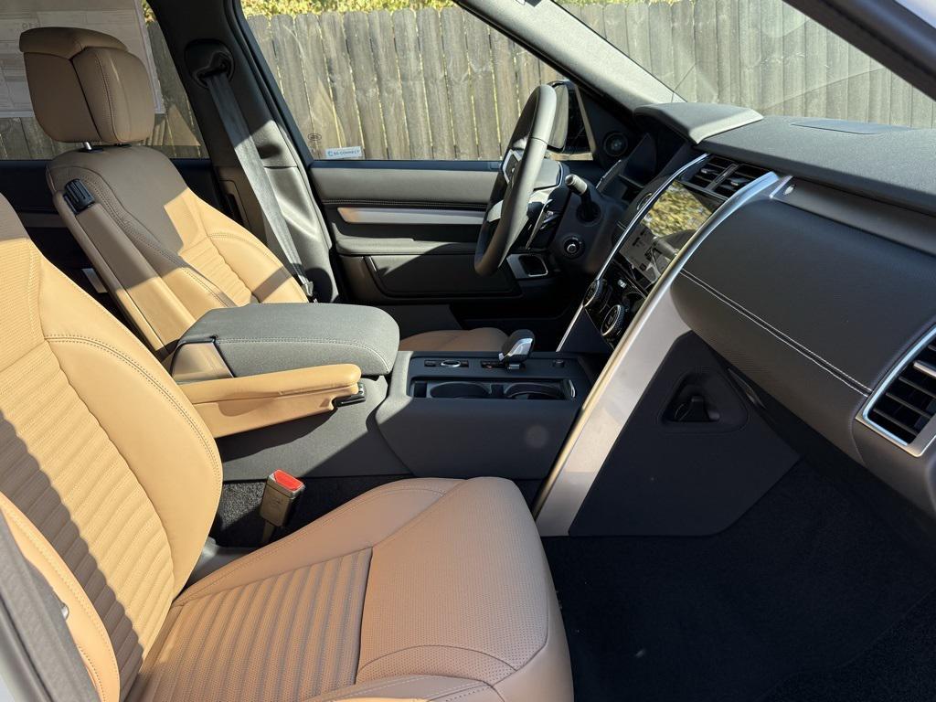 new 2026 Land Rover Discovery car, priced at $80,241