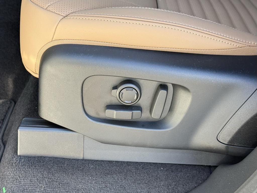 new 2026 Land Rover Discovery car, priced at $80,241