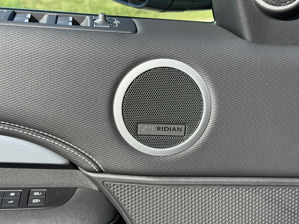 new 2026 Land Rover Discovery car, priced at $80,241