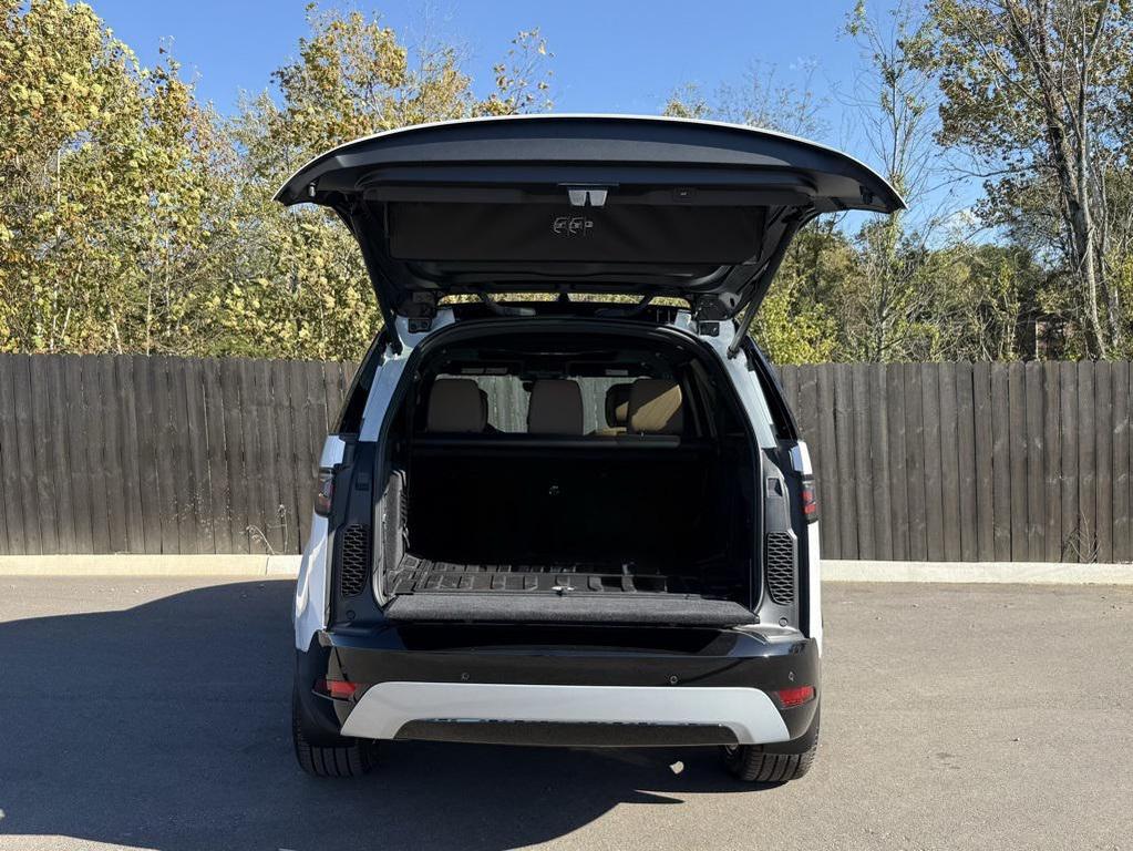 new 2026 Land Rover Discovery car, priced at $80,241