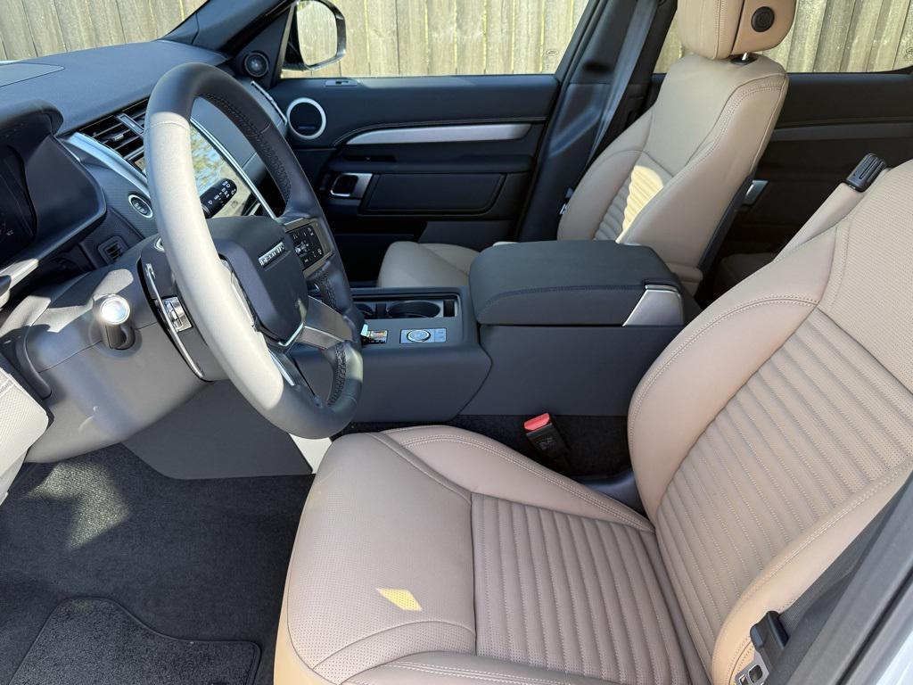 new 2026 Land Rover Discovery car, priced at $80,241