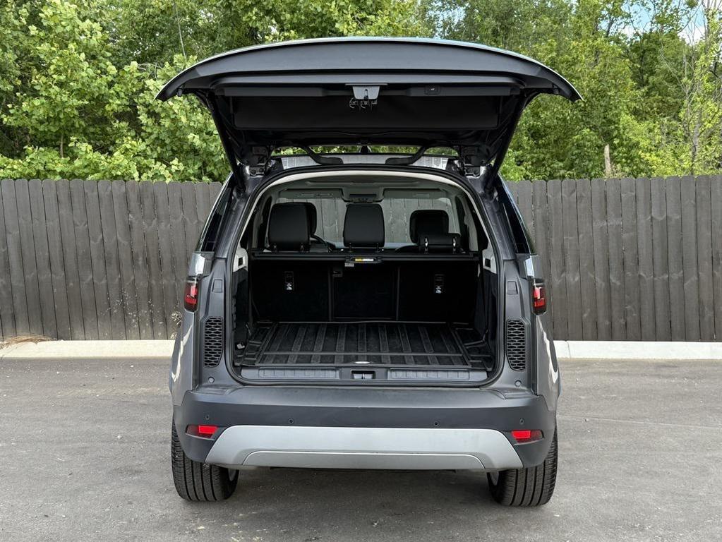 used 2025 Land Rover Discovery car, priced at $67,323