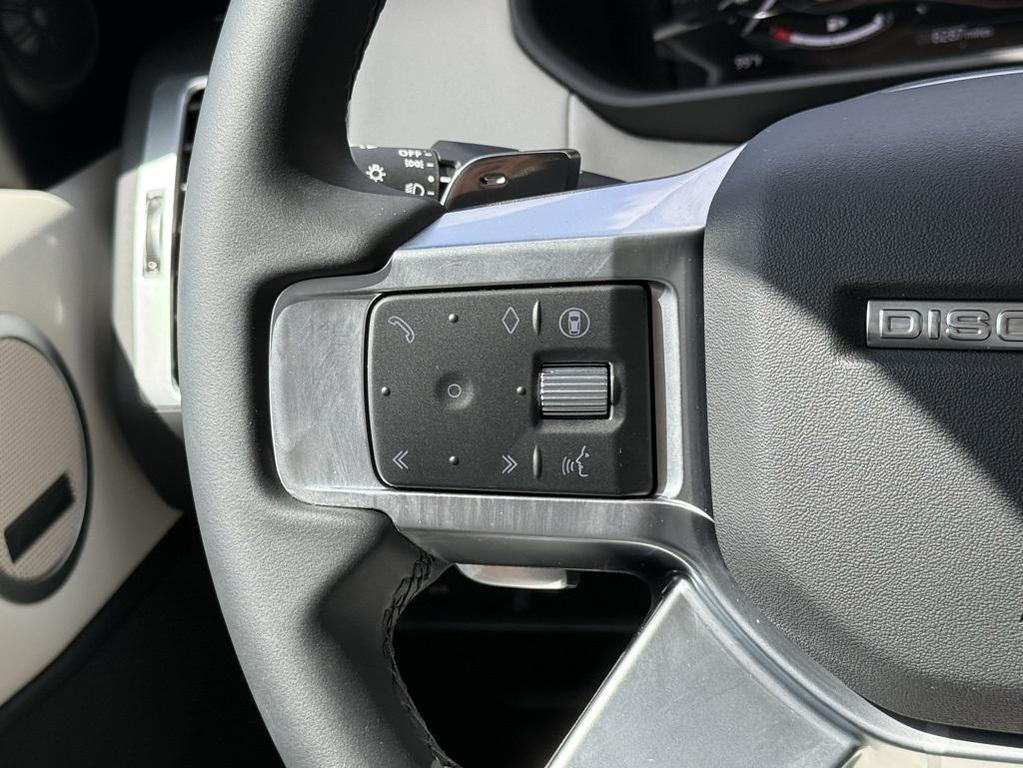 used 2025 Land Rover Discovery car, priced at $67,323