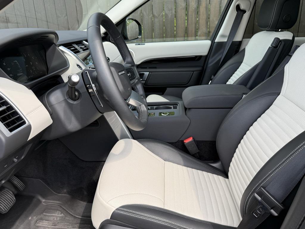 used 2025 Land Rover Discovery car, priced at $67,323