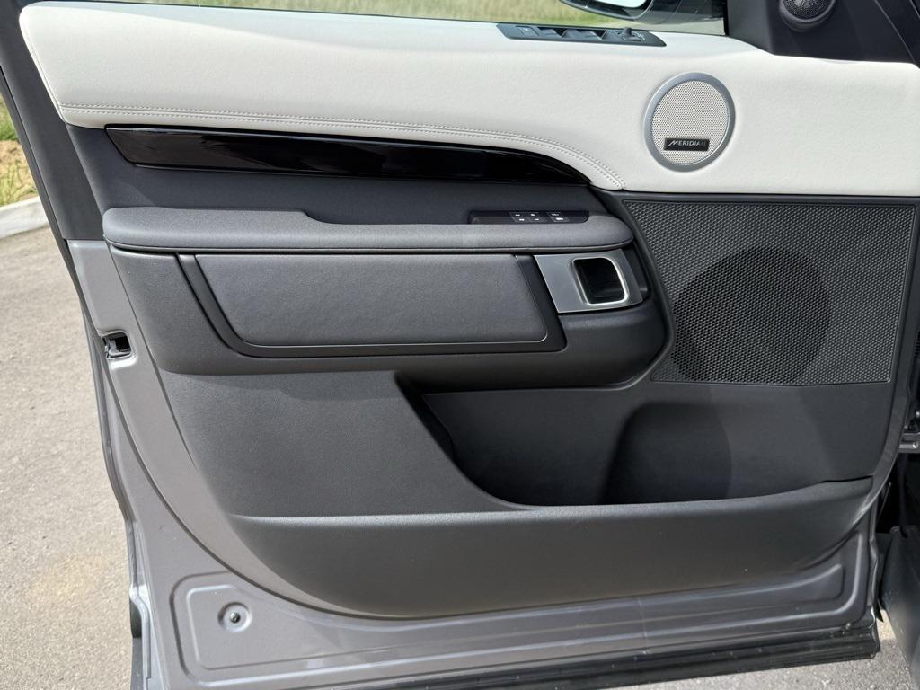 used 2025 Land Rover Discovery car, priced at $67,323