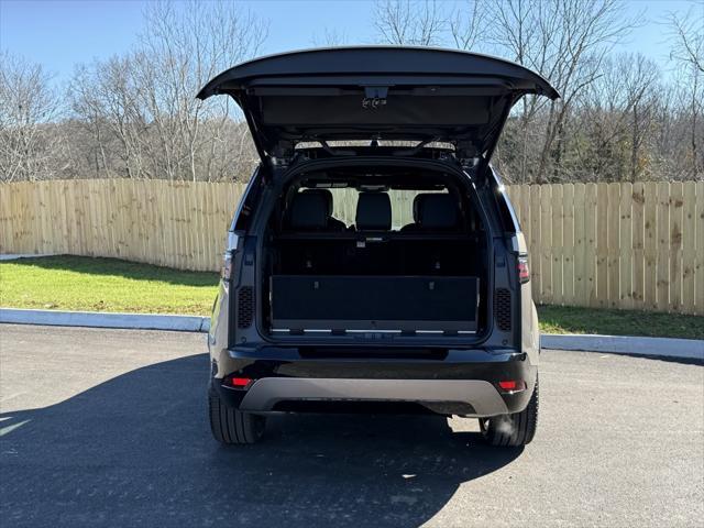 new 2025 Land Rover Discovery car, priced at $73,978