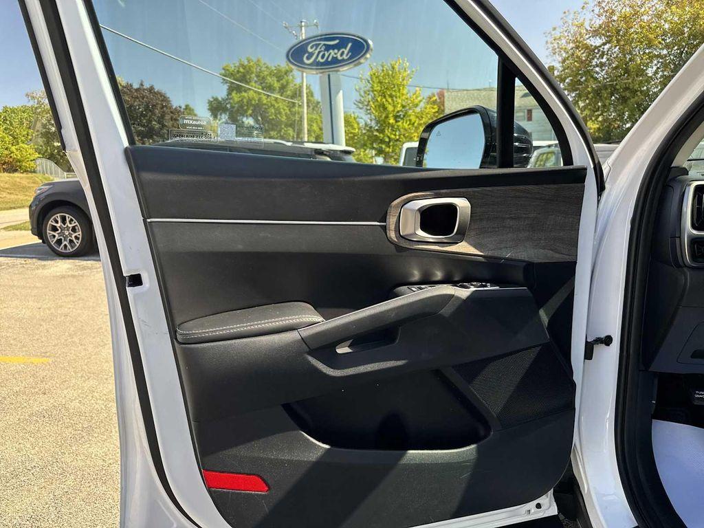 used 2023 Kia Sorento car, priced at $29,990