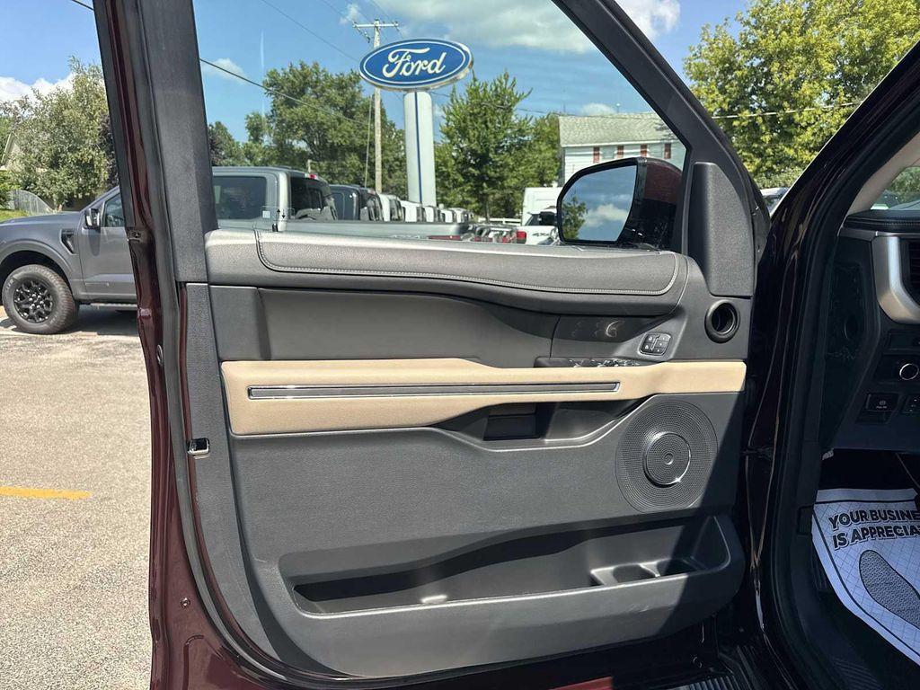 used 2024 Ford Expedition car, priced at $50,990
