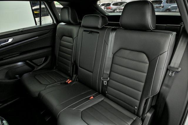 new 2026 Volkswagen Atlas Cross Sport car, priced at $50,157