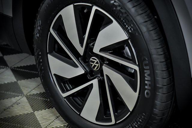 new 2025 Volkswagen Atlas car, priced at $43,076