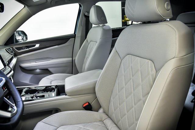 new 2025 Volkswagen Atlas car, priced at $51,682