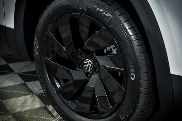 new 2025 Volkswagen Atlas Cross Sport car, priced at $42,910