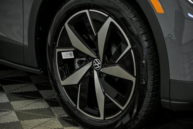 new 2025 Volkswagen ID.4 car, priced at $49,347