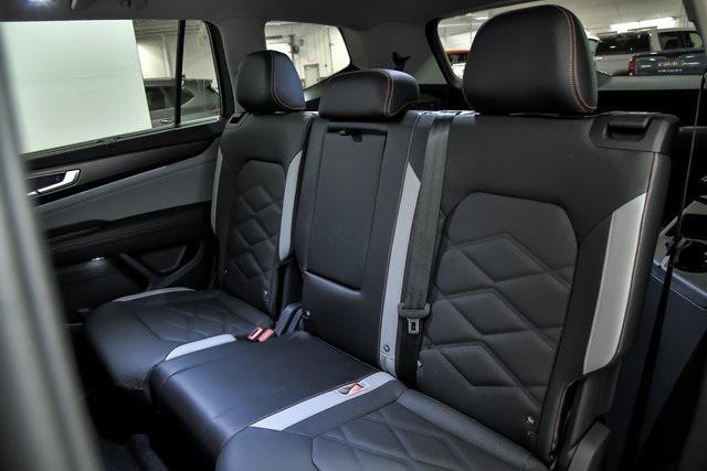 new 2025 Volkswagen Atlas car, priced at $48,046